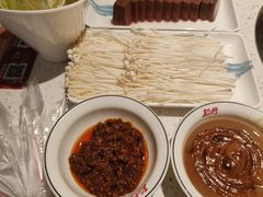 -三人行骨头王火锅(长寿店)