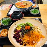 环境： 店面比较小 周围都是网红店～座位也比较少