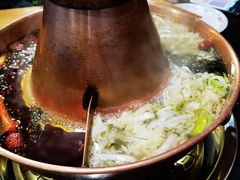 -果松木炭酸菜铜火锅·外婆参鸡汤