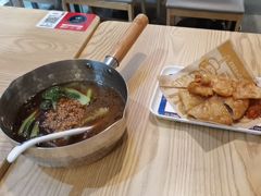 -魔都三兄弟酸辣粉·蘸卤炸串(虹桥万科店)