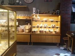 面包甜点陈列柜-啊噗吐呦现场烘焙(麦凯乐店)