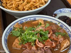 老北京炸酱面-门框胡同百年卤煮(新街口店)