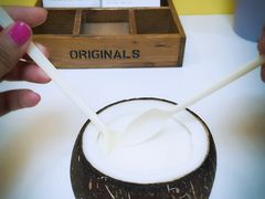 -志龙皇冠吃货椰子铺