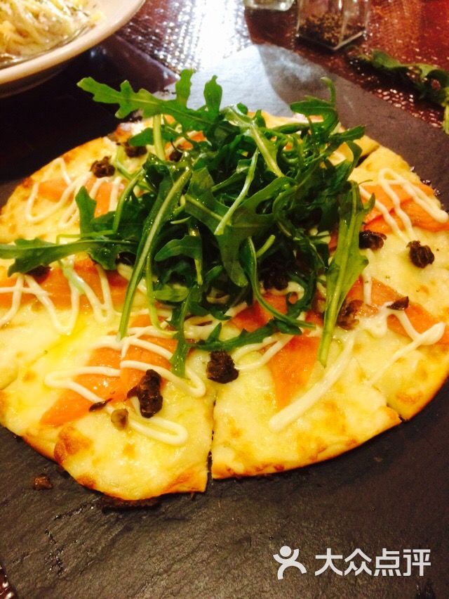 烟熏三文鱼披萨