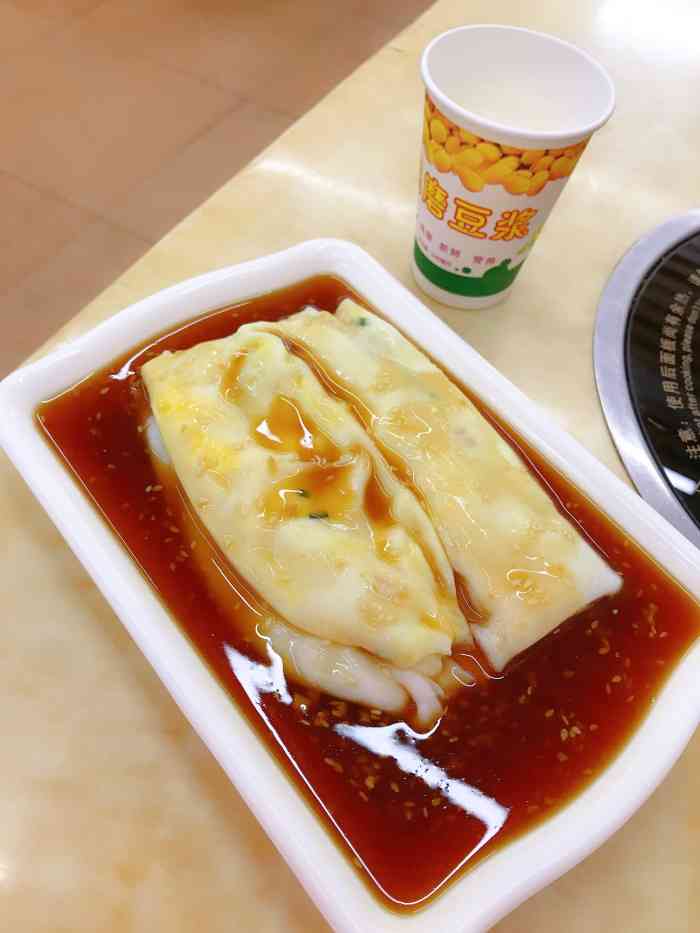 云髻山肠粉-"寄生在牛肉店下的早餐铺子,自磨的米粉,现.