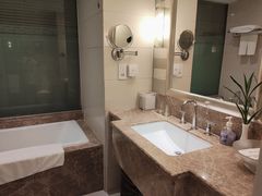 -宜昌均瑶国际酒店(宜昌CBD购物中心夷陵广场店)