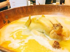 -鲜入围煮花胶鸡海鲜火锅