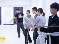 -菠萝格斗巴西柔术训练馆