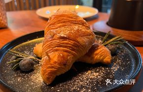 Cheese-filled Croissant