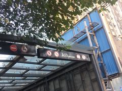 -万达广场菱角湖店-地面停车场