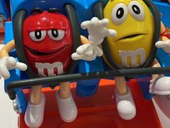 -m豆巧克力世界(上海世茂广场店)