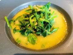 豌豆黄浸豌豆尖-半山腰·云南菜(侨福芳草地店)