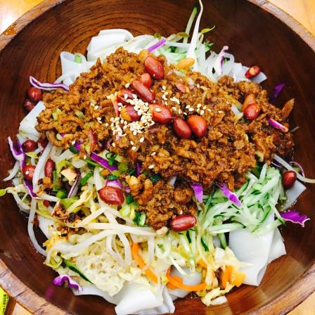 牛哥的凉皮铺(昆山金鹰店)-"还不错!料也蛮足的,点了肉酱的,肉蛮入味.