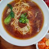 北京市嘉宁玺面，开在街角，布局带有家常面馆的简单