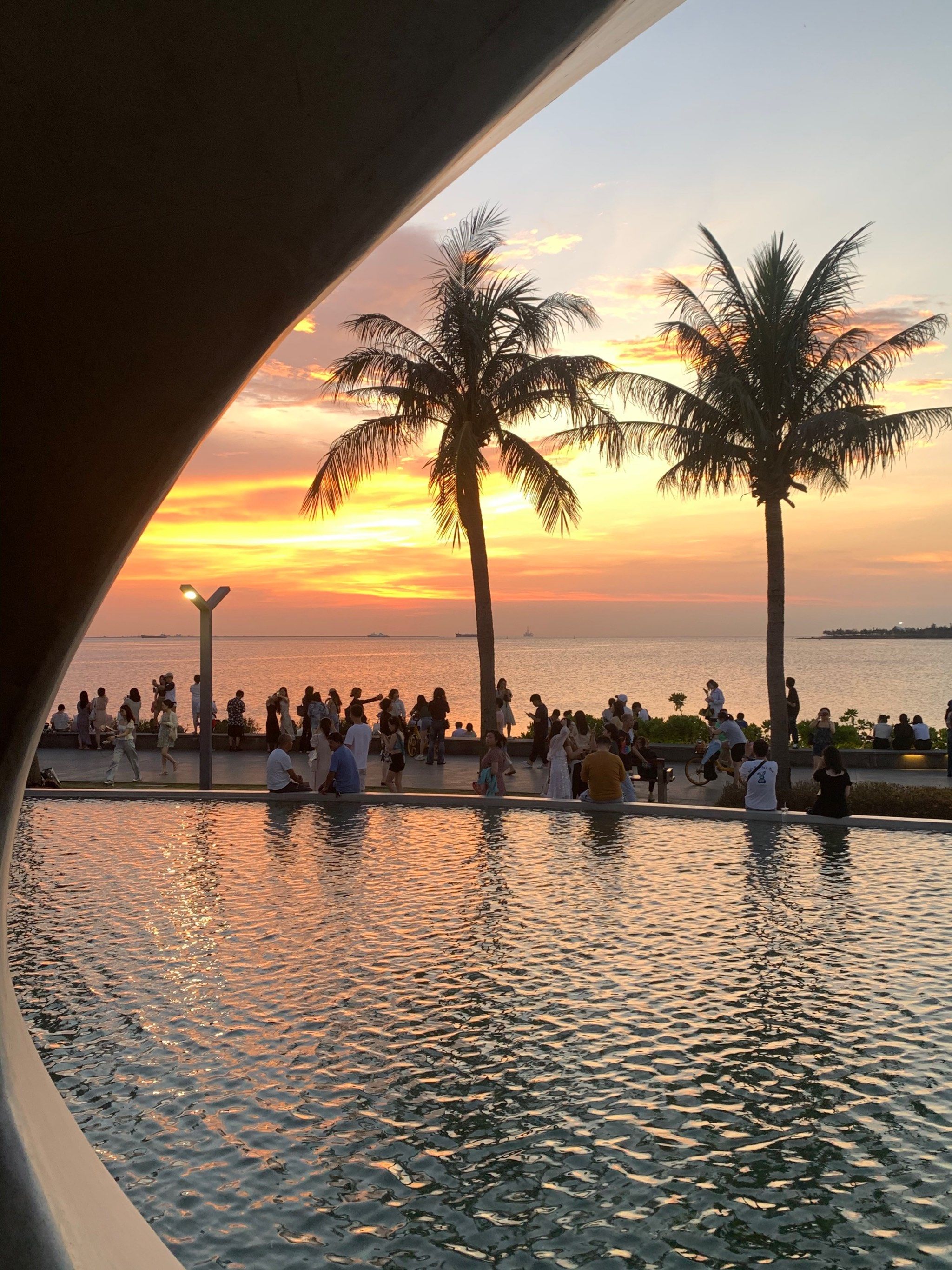 夏天的夕阳很美
海口的晚霞根本无需