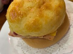 Big&nbsp;men菠萝包-澳门陈光记烧味饭店(南京德基广场店)