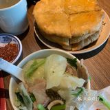肖四女乐山跷脚牛肉(无锡首店)饼很好吃，脆香