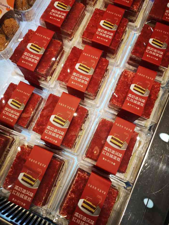 第一次吃是因为学校发放的蛋糕卡90,同门去买的 尝了之后,我们又买