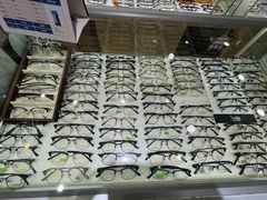 -三叶眼镜城批发市场(上海火车站店)