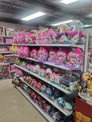 -来此探索玩具仓储店