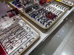 -美式眼镜·授权蔡司.依视路.尼康.豪雅.明月(人民广场店)