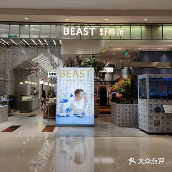 可以好好的，慢慢的逛，晚上人还不少呢