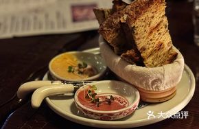 Fuxing Park Bread Basket