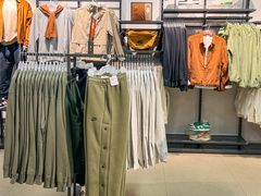 -百年港湾奥特莱斯(香炉礁店)