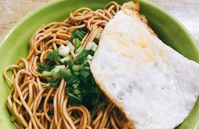 Scallion Oil Noodles with Boiled Egg