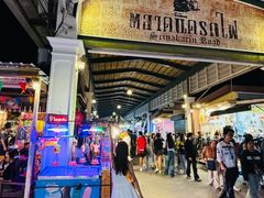 -席娜卡琳火车铁道夜市