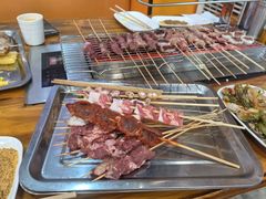 -哈尔滨小酒馆·鲜肉现穿自助烧烤(康新花园店)