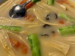 浓汤煮鲜腐竹-汤城小厨•粤菜•靓汤(苏州街店)