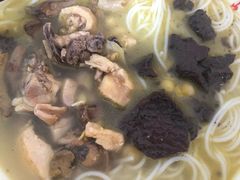 -文山荷鲜居(翠湖店)