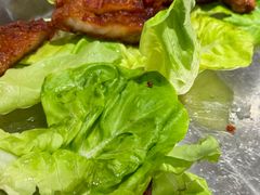 生菜蒜香排骨-欧记大排档·景德菜(上海首店)