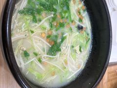 -花馬肆.云南过桥米线(汉神购物广场现场熬汤店)