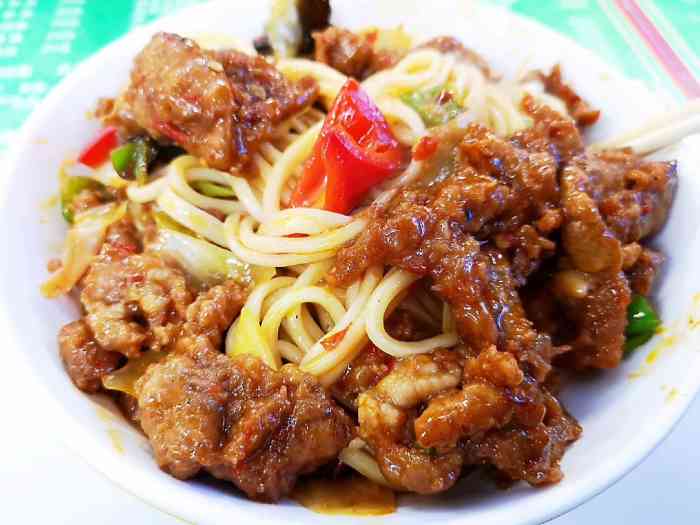 沙师傅奇台正宗过油肉拌面-"今天上午十一点钟来到这家店,本来想吃