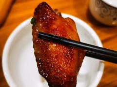 料理烤焦香翅中-老东镇啤酒屋海鲜加工·蒸汽海鲜·海鲜烧烤(台东店)