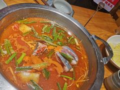 -野山舂·贵州现舂酸汤火锅(鸿通城店)