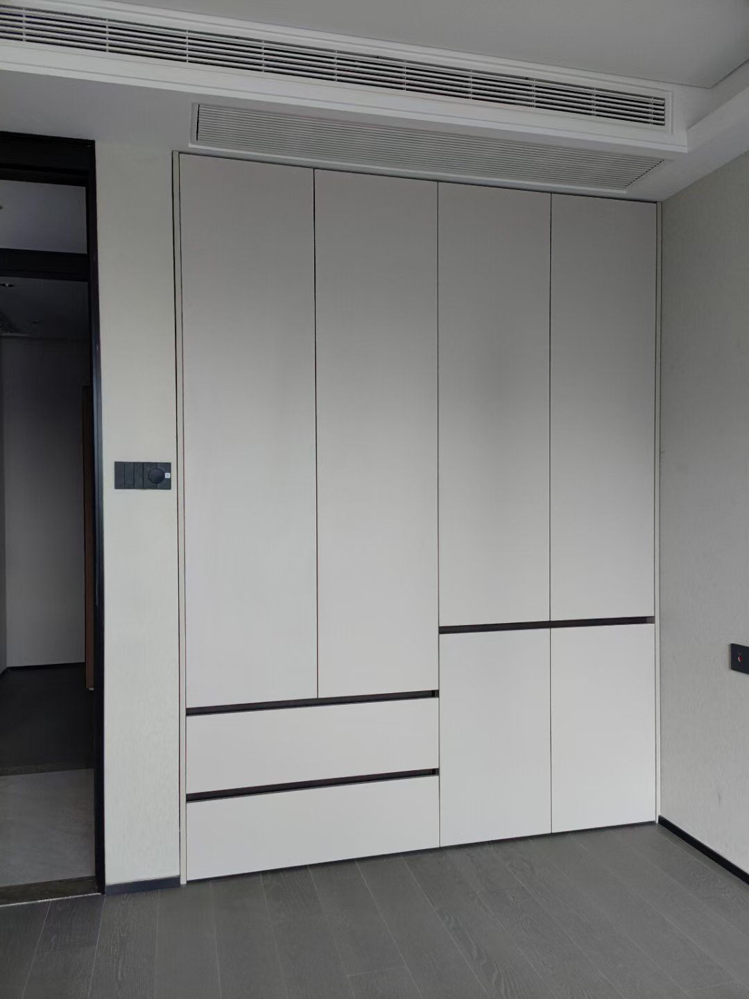 现代简约衣柜