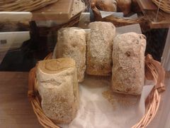 面包-Olé精品超市(广州太古汇店)