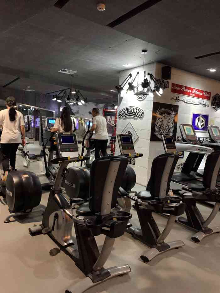 新动力健身(新世界百货店)-"96在新世界百货负一楼. 因为在地下.
