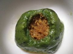 艾叶咸蛋黄肉松青团-王家沙点心店(南京西路总店)