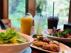 -Chom Cafe and Restaurant