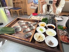 -围炉肉舍•炭烤活鳗•丹东海鲜烤肉(步行街店)