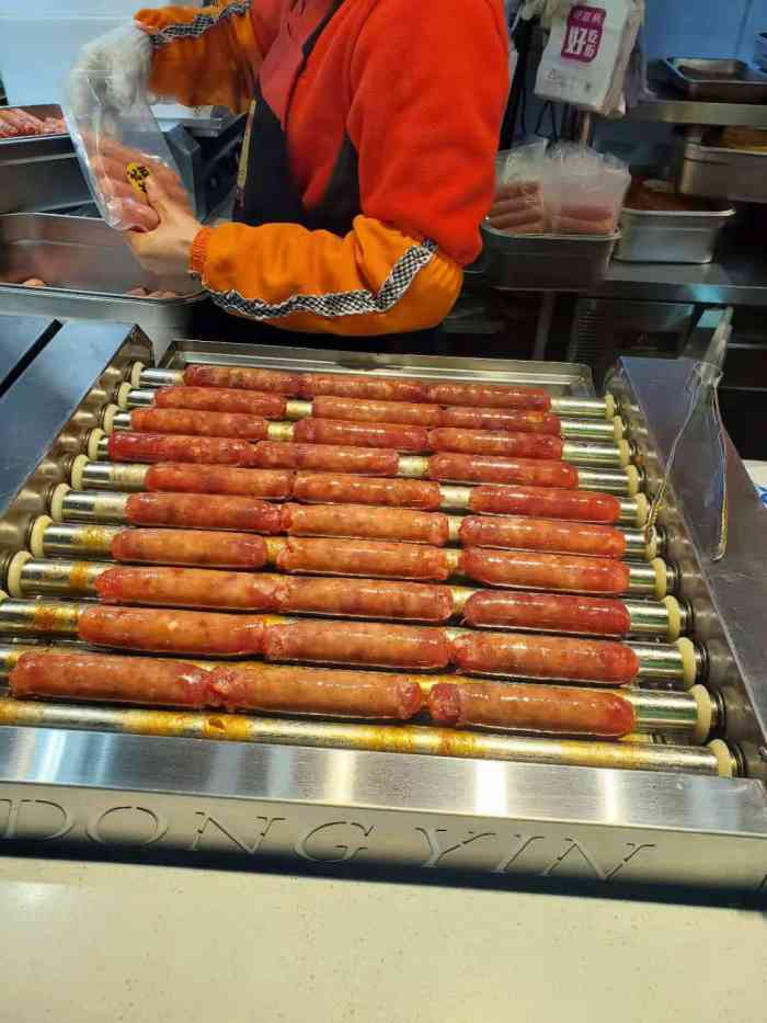 胖姐手工香肠(好吃街a区店)-"重庆最良心的烤肠店台湾大叔每天纯手工