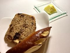 餐前面包配盐黄油-Jean Georges