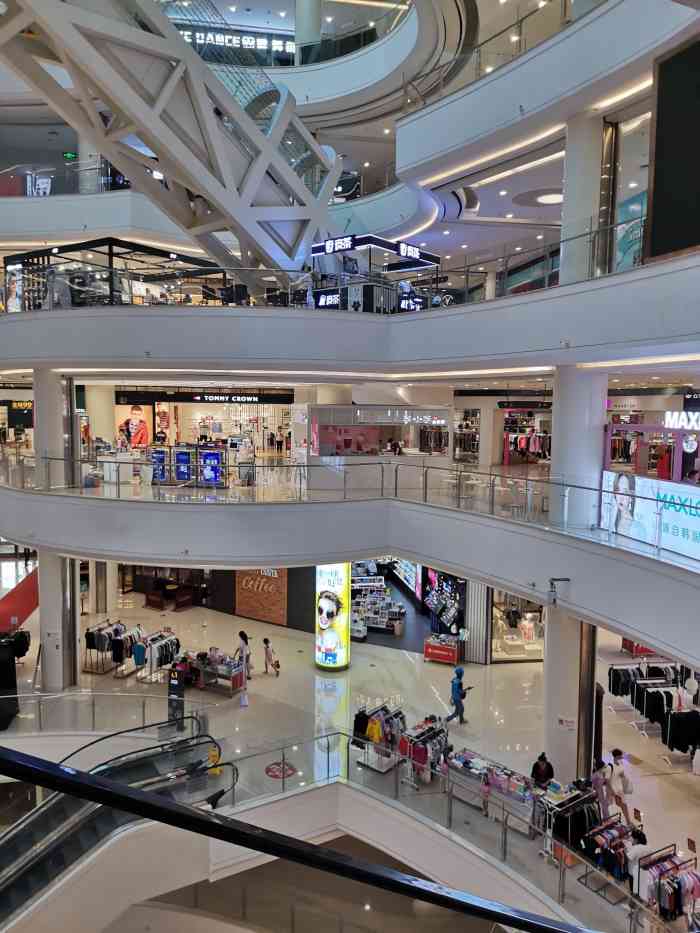 金爵万象商业广场-"总体来说还是不错的,毕竟新装修的,店铺还.