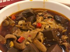 鸭血烧肥肠-霸王虾·麻辣小龙虾(清水河公园店)