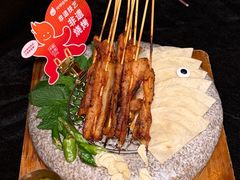 -何师烧烤Pro ·江湖川菜·小龙虾·精酿啤酒(太古里旗舰店)