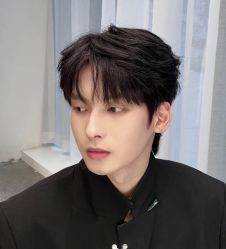 -变画·发型STUDIO